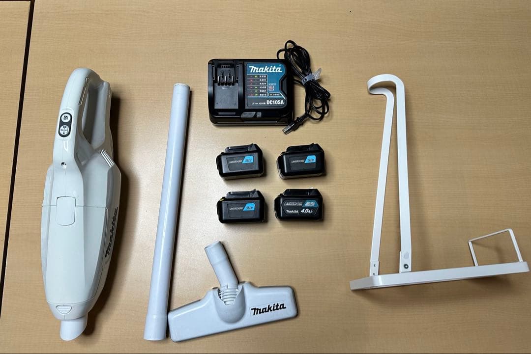Makita CL107FD 充電式クリーナー 本体、付属品、スタンド