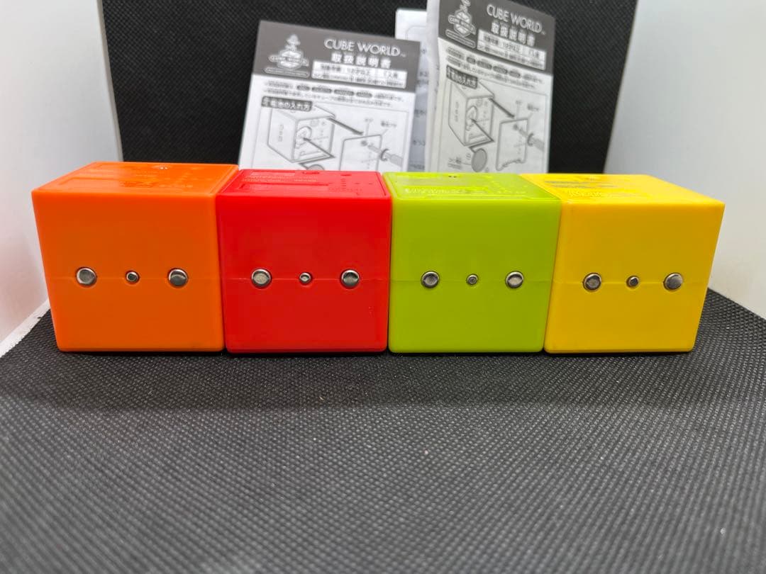CUBE WORLD キューブワールド　バンダイ　たまごっち
