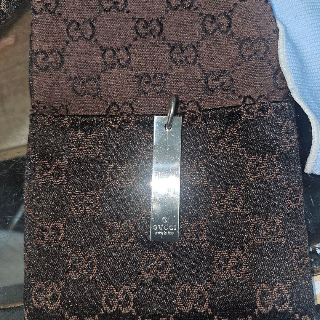GUCCI ハート型シルバーネックレス 　プレートトップ　セットポーチ付き