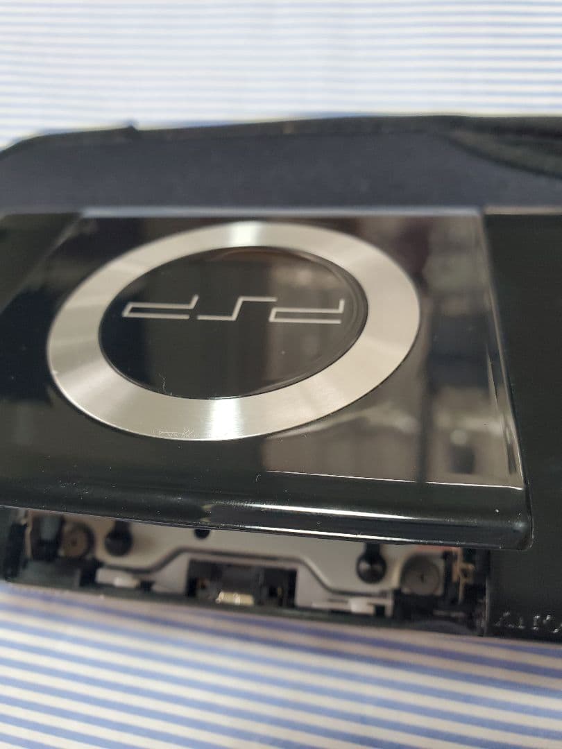 PSP-2000本体　ソフト2つセット