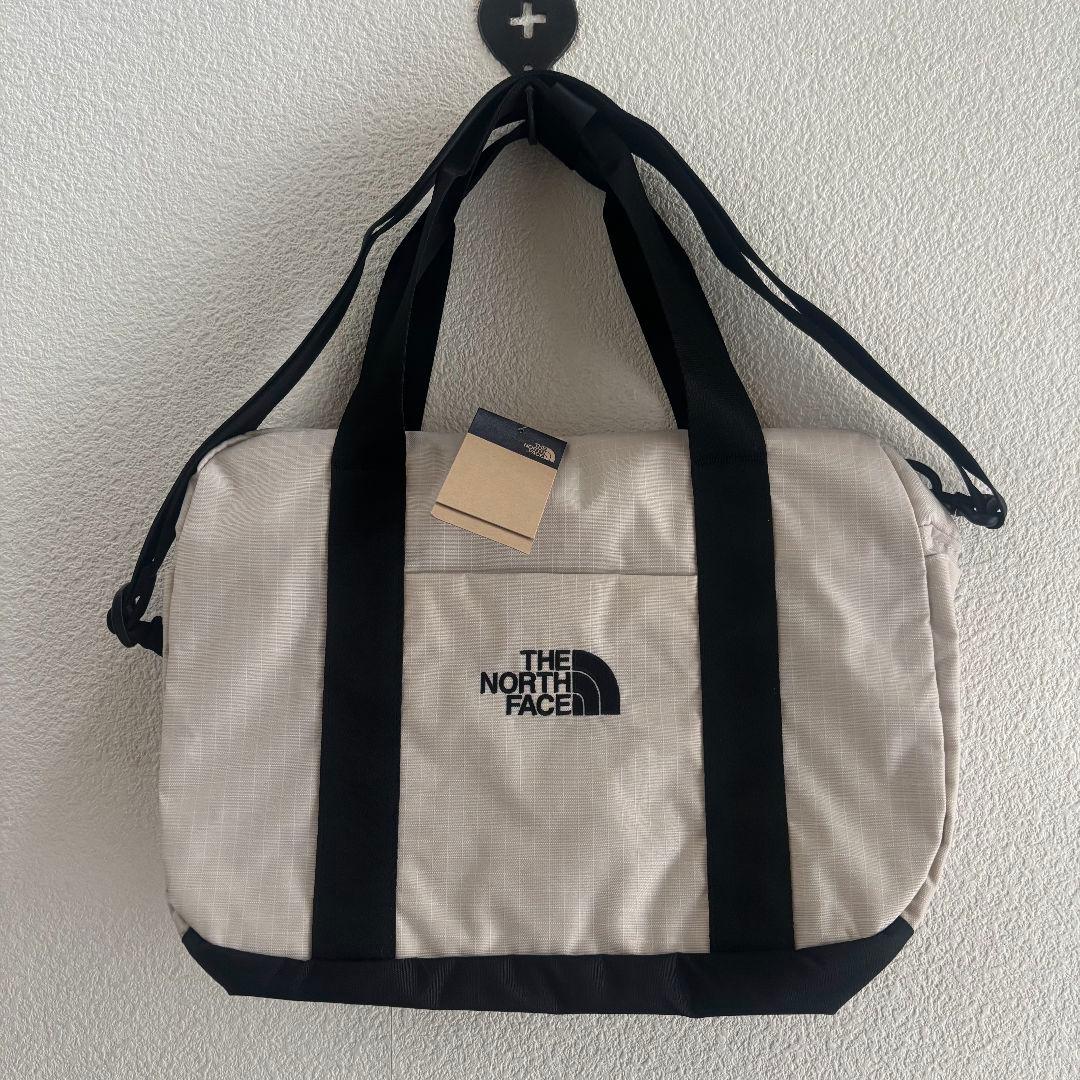 新品タグ付■ノースフェイス　ボストンバッグ　ショルダー ダッフルバッグ旅行バッグ