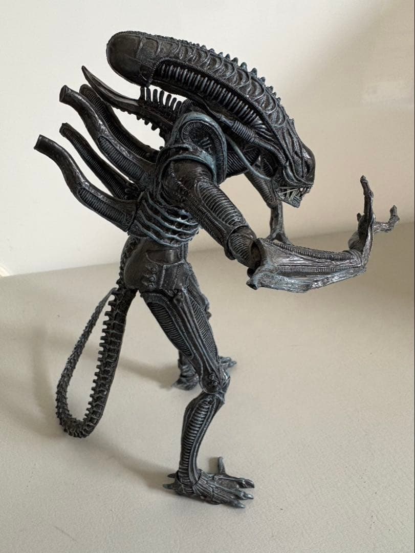 エイリアン　フィギュア　2体　21cm 7インチ　セット
