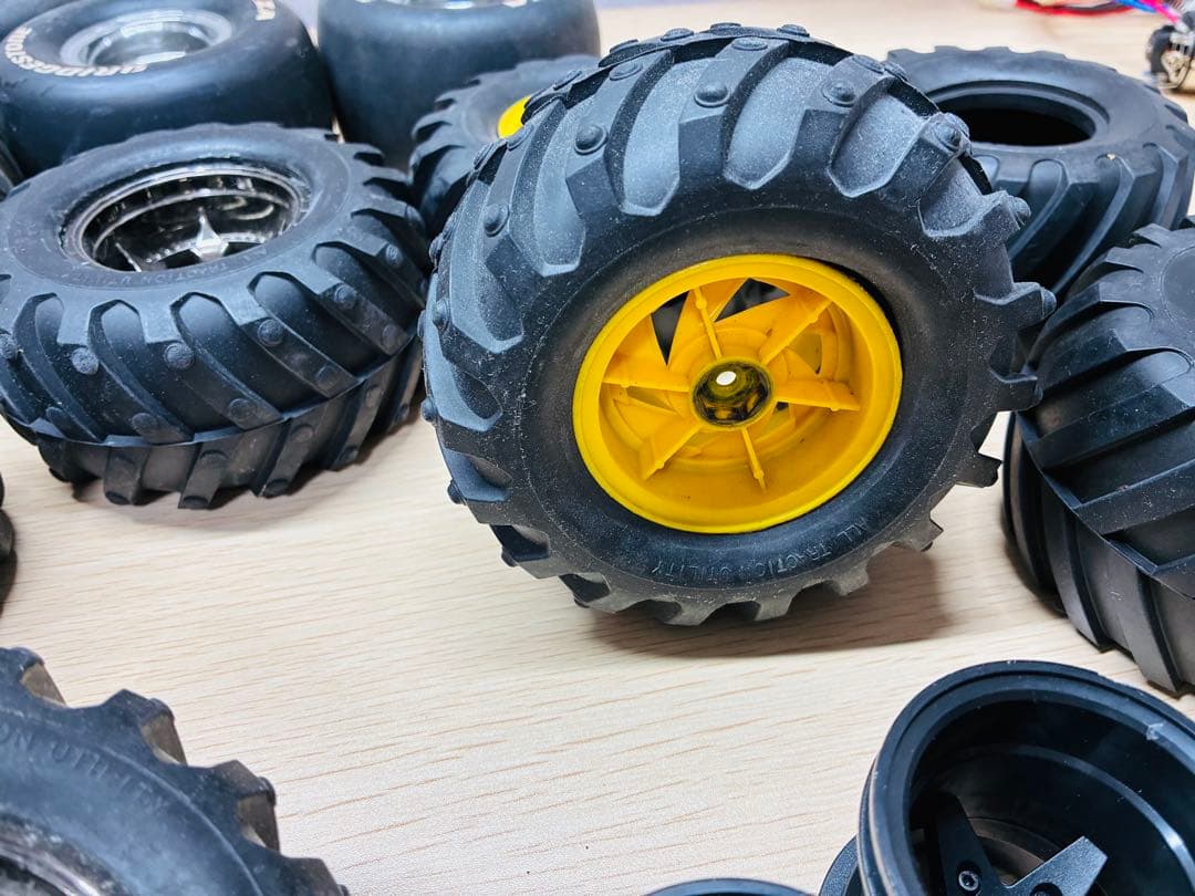 モンスタートラック用タイヤとホイールセット