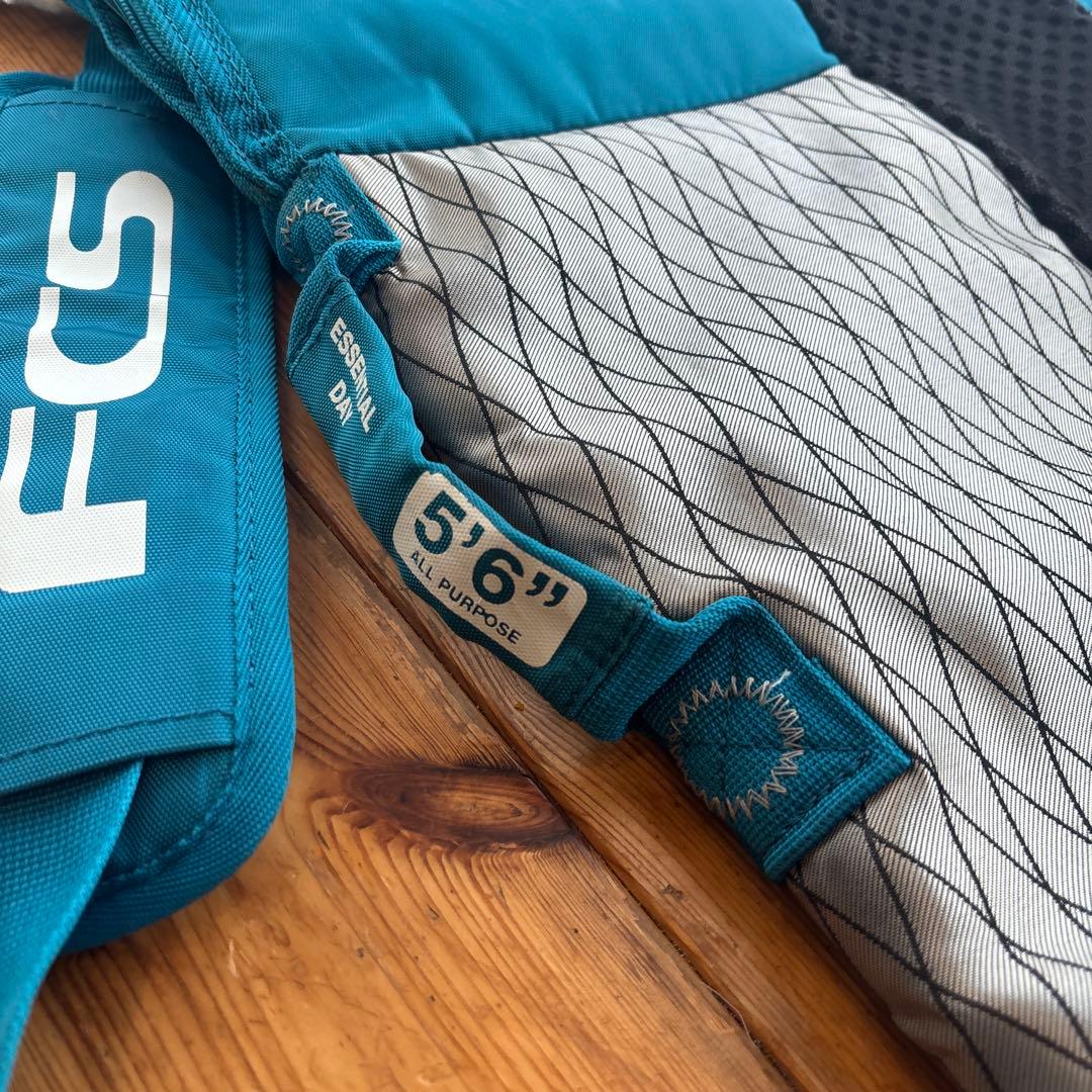 FCS ESSENTIAL 5'6\" サーフボードケース