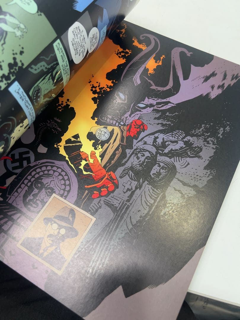 洋書 The Art of Hellboy - Mike Mignola