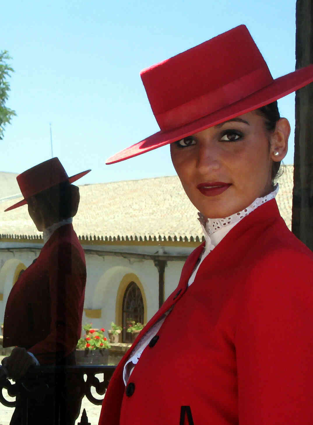 Mujer con traje rojo